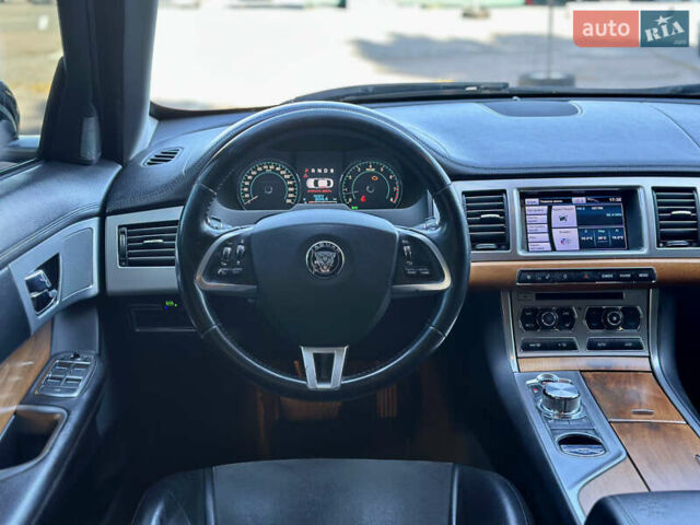 Черный Ягуар ХФ, объемом двигателя 2.97 л и пробегом 202 тыс. км за 9700 $, фото 12 на Automoto.ua