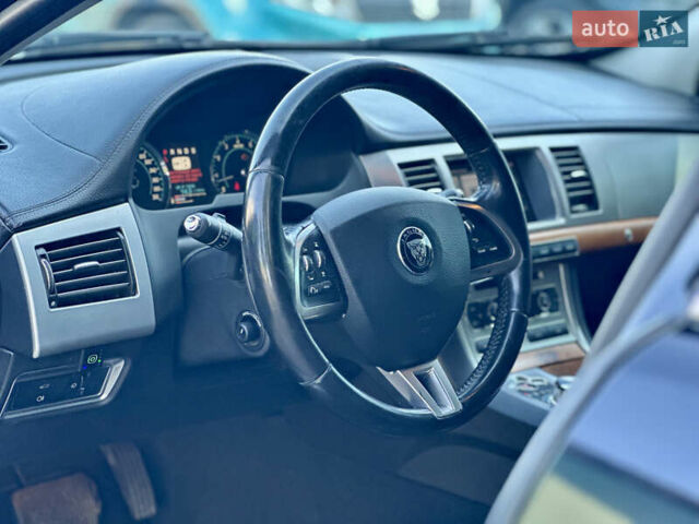 Черный Ягуар ХФ, объемом двигателя 2.97 л и пробегом 202 тыс. км за 9700 $, фото 11 на Automoto.ua