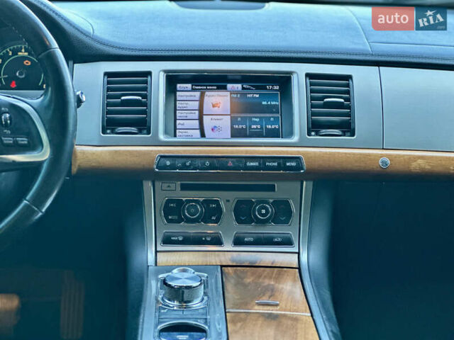 Черный Ягуар ХФ, объемом двигателя 2.97 л и пробегом 202 тыс. км за 9700 $, фото 15 на Automoto.ua