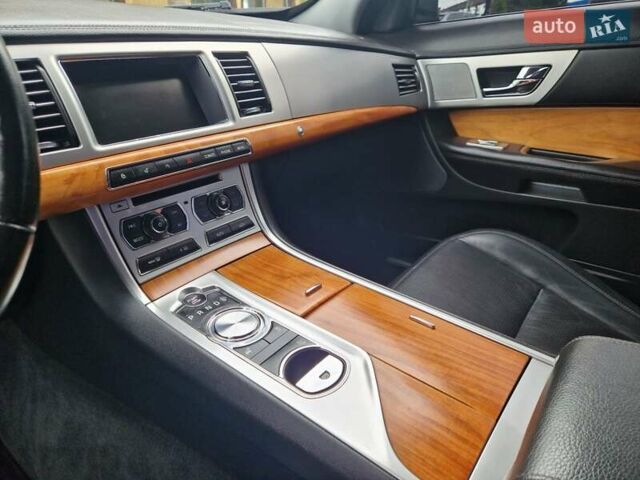 Черный Ягуар ХФ, объемом двигателя 2.2 л и пробегом 269 тыс. км за 13999 $, фото 32 на Automoto.ua