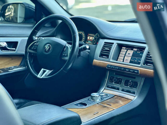 Черный Ягуар ХФ, объемом двигателя 2.97 л и пробегом 202 тыс. км за 9700 $, фото 16 на Automoto.ua