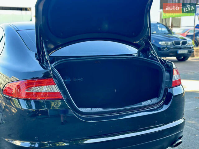 Черный Ягуар ХФ, объемом двигателя 2.97 л и пробегом 202 тыс. км за 9700 $, фото 18 на Automoto.ua