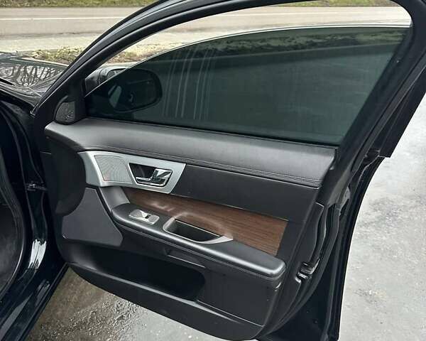 Черный Ягуар ХФ, объемом двигателя 2.97 л и пробегом 282 тыс. км за 9500 $, фото 17 на Automoto.ua