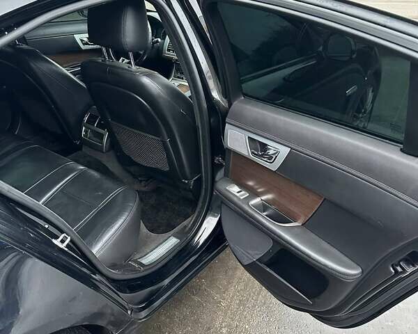 Черный Ягуар ХФ, объемом двигателя 2.97 л и пробегом 282 тыс. км за 9500 $, фото 15 на Automoto.ua