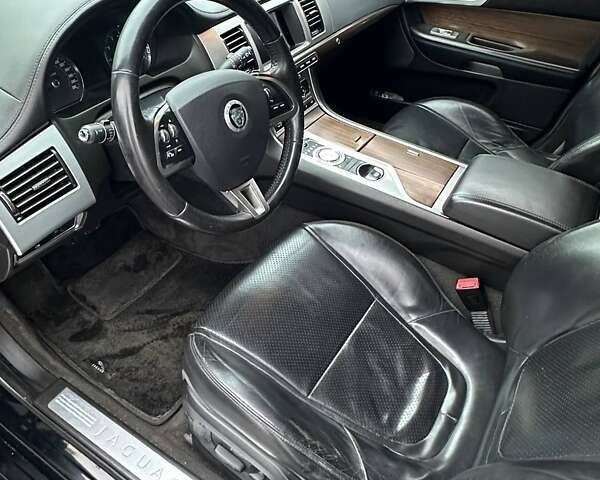 Черный Ягуар ХФ, объемом двигателя 2.97 л и пробегом 282 тыс. км за 9500 $, фото 8 на Automoto.ua