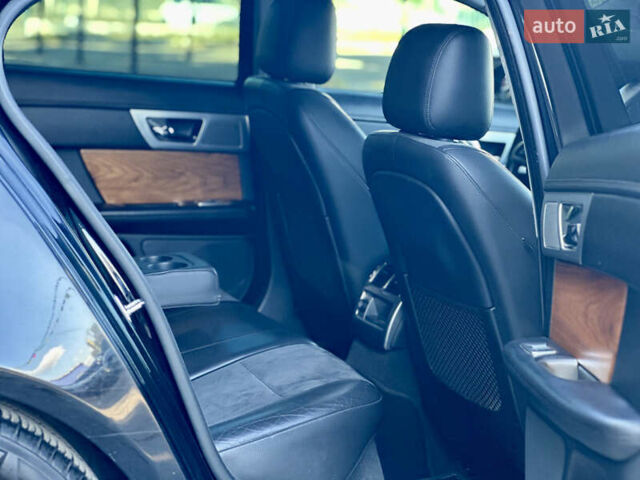 Черный Ягуар ХФ, объемом двигателя 2.97 л и пробегом 202 тыс. км за 9700 $, фото 19 на Automoto.ua