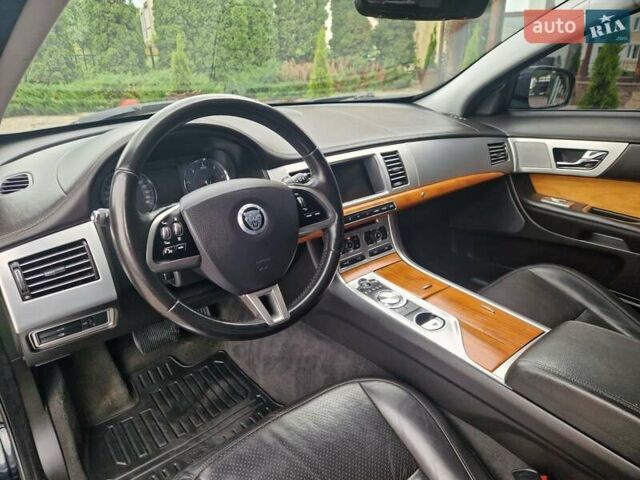 Черный Ягуар ХФ, объемом двигателя 2.2 л и пробегом 269 тыс. км за 14800 $, фото 33 на Automoto.ua