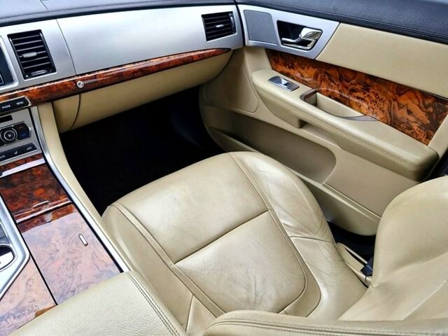 Черный Ягуар ХФ, объемом двигателя 2 л и пробегом 129 тыс. км за 16200 $, фото 9 на Automoto.ua