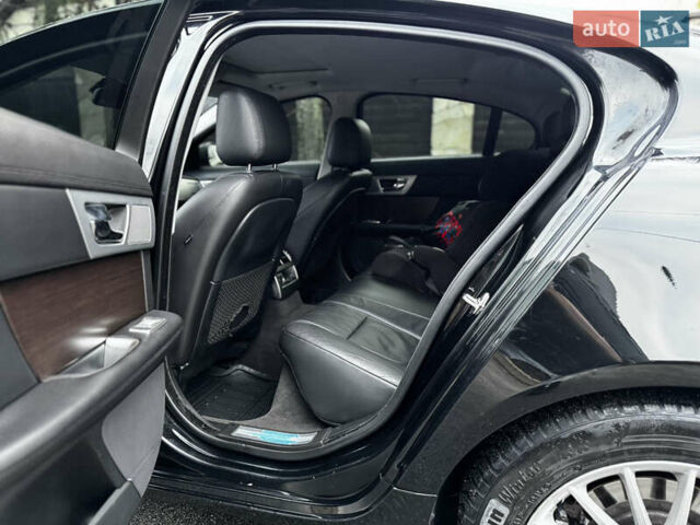 Черный Ягуар ХФ, объемом двигателя 2.18 л и пробегом 147 тыс. км за 10700 $, фото 12 на Automoto.ua