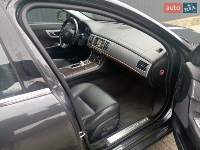 Черный Ягуар ХФ, объемом двигателя 2 л и пробегом 51 тыс. км за 14500 $, фото 2 на Automoto.ua