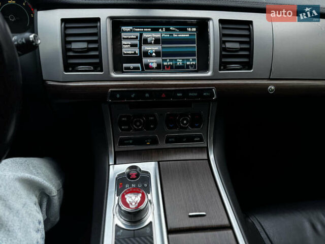 Черный Ягуар ХФ, объемом двигателя 2.18 л и пробегом 147 тыс. км за 10700 $, фото 30 на Automoto.ua