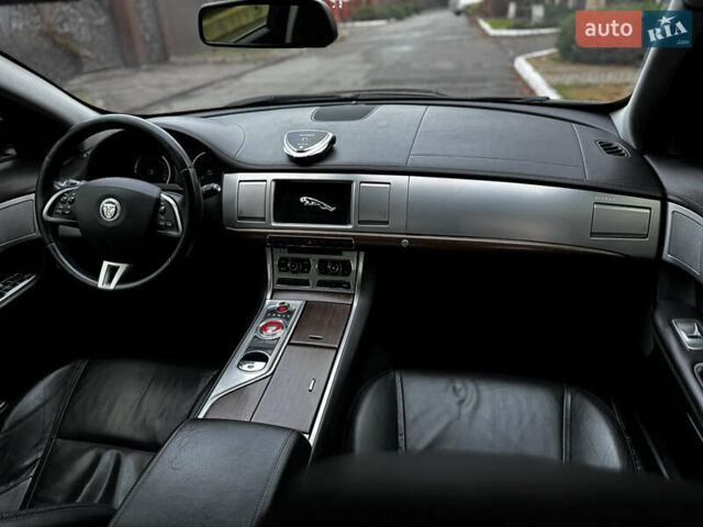 Черный Ягуар ХФ, объемом двигателя 2.18 л и пробегом 147 тыс. км за 10700 $, фото 18 на Automoto.ua