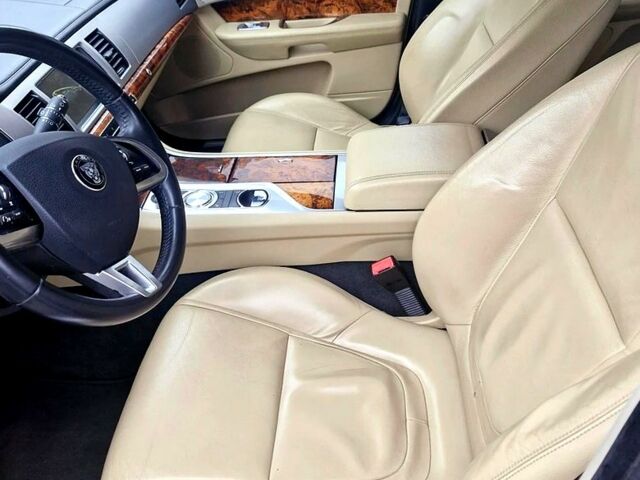 Черный Ягуар ХФ, объемом двигателя 2 л и пробегом 129 тыс. км за 16200 $, фото 12 на Automoto.ua