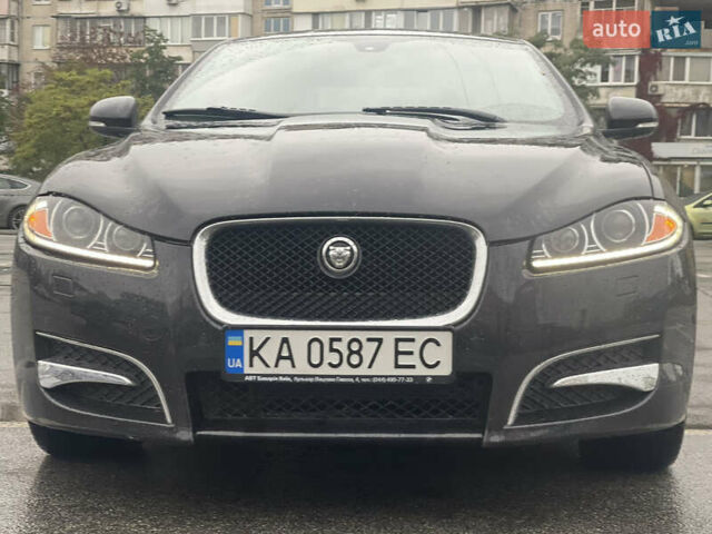 Черный Ягуар ХФ, объемом двигателя 3 л и пробегом 70 тыс. км за 17000 $, фото 2 на Automoto.ua