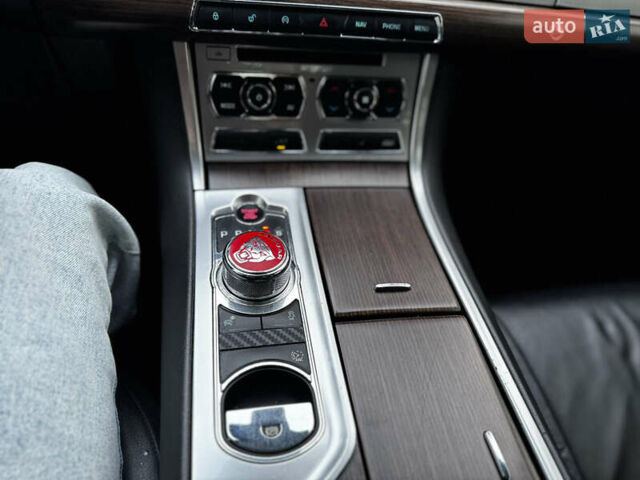 Черный Ягуар ХФ, объемом двигателя 2.18 л и пробегом 147 тыс. км за 10700 $, фото 32 на Automoto.ua