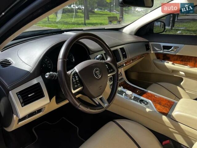 Черный Ягуар ХФ, объемом двигателя 3 л и пробегом 139 тыс. км за 13150 $, фото 14 на Automoto.ua