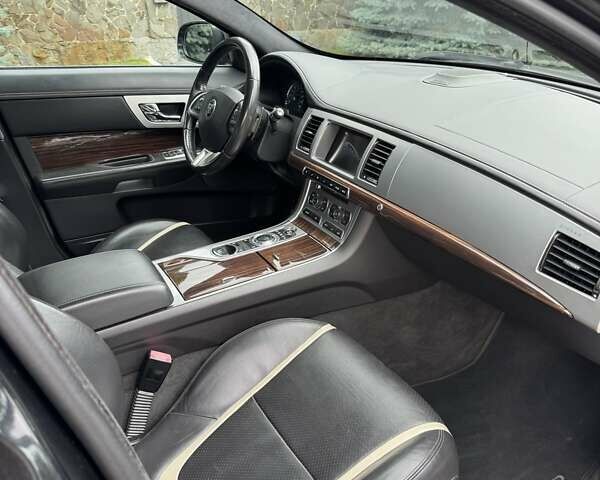 Черный Ягуар ХФ, объемом двигателя 3 л и пробегом 130 тыс. км за 16900 $, фото 17 на Automoto.ua