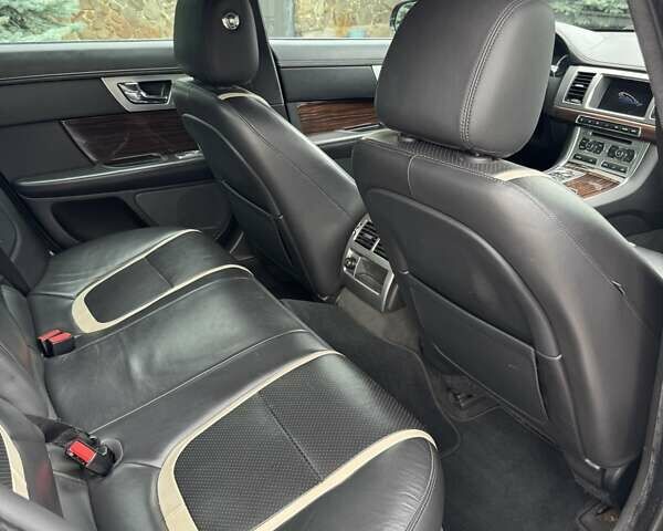 Черный Ягуар ХФ, объемом двигателя 3 л и пробегом 130 тыс. км за 16900 $, фото 16 на Automoto.ua