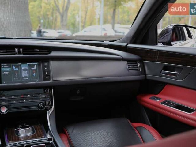 Черный Ягуар ХФ, объемом двигателя 2.99 л и пробегом 118 тыс. км за 17000 $, фото 13 на Automoto.ua