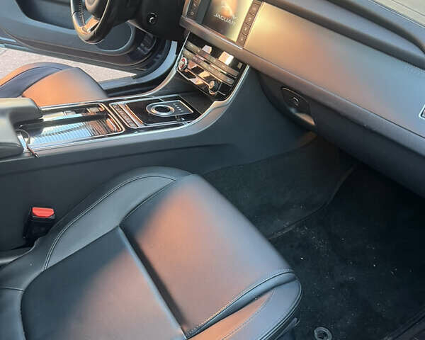 Черный Ягуар ХФ, объемом двигателя 3 л и пробегом 177 тыс. км за 18500 $, фото 8 на Automoto.ua