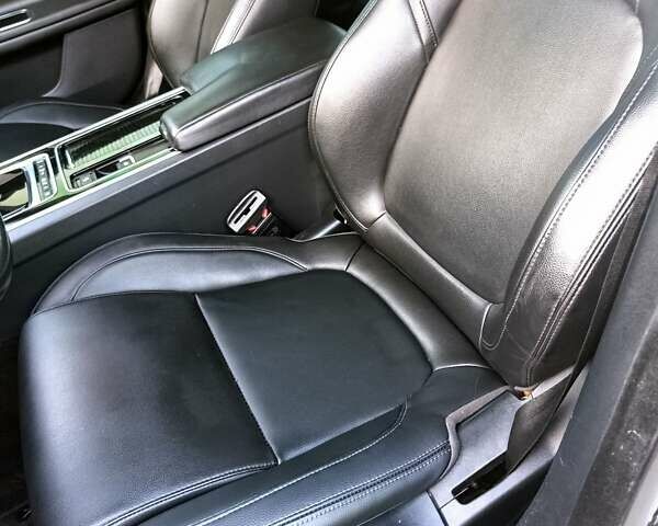 Черный Ягуар ХФ, объемом двигателя 3 л и пробегом 118 тыс. км за 21500 $, фото 23 на Automoto.ua