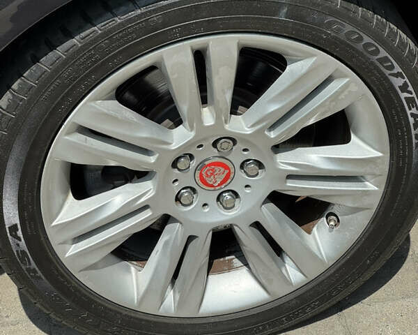 Черный Ягуар ХФ, объемом двигателя 3 л и пробегом 170 тыс. км за 14500 $, фото 3 на Automoto.ua