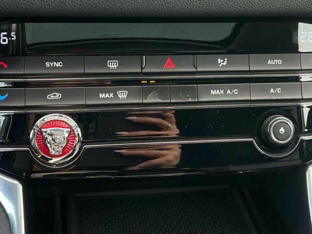 Черный Ягуар ХФ, объемом двигателя 3 л и пробегом 177 тыс. км за 16750 $, фото 15 на Automoto.ua