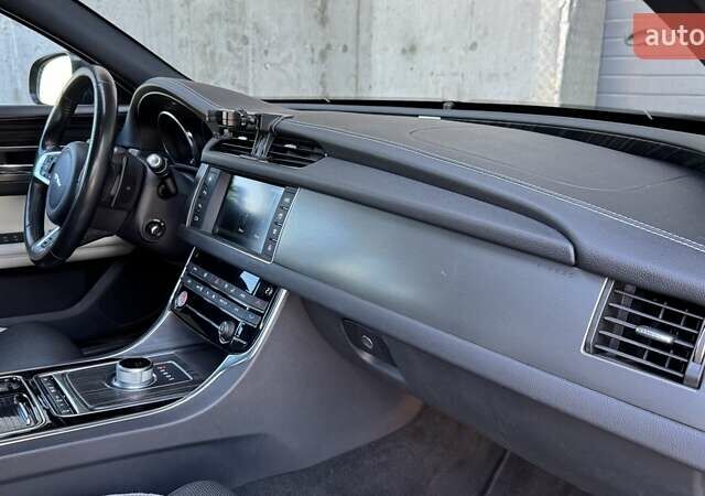 Черный Ягуар ХФ, объемом двигателя 3 л и пробегом 107 тыс. км за 16200 $, фото 38 на Automoto.ua