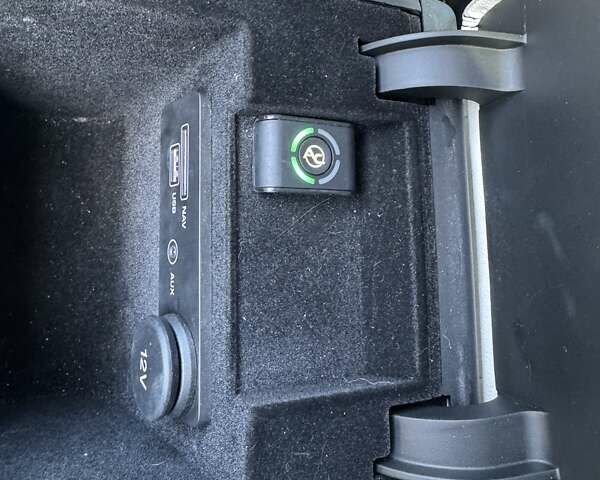 Черный Ягуар ХФ, объемом двигателя 3 л и пробегом 107 тыс. км за 16200 $, фото 52 на Automoto.ua