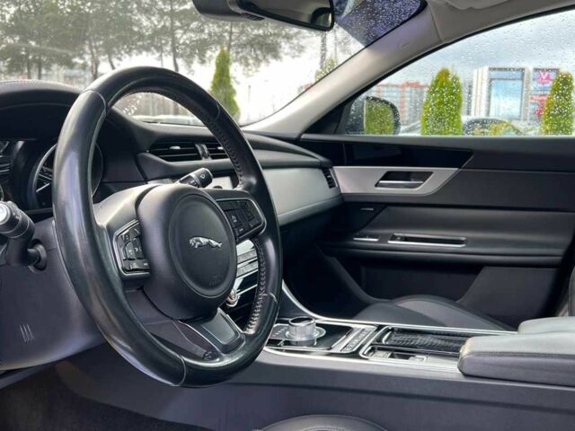 Черный Ягуар ХФ, объемом двигателя 3 л и пробегом 177 тыс. км за 16750 $, фото 9 на Automoto.ua