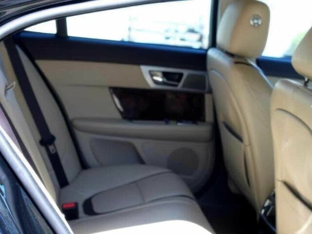 Черный Ягуар ХФ, объемом двигателя 3 л и пробегом 80 тыс. км за 14000 $, фото 13 на Automoto.ua