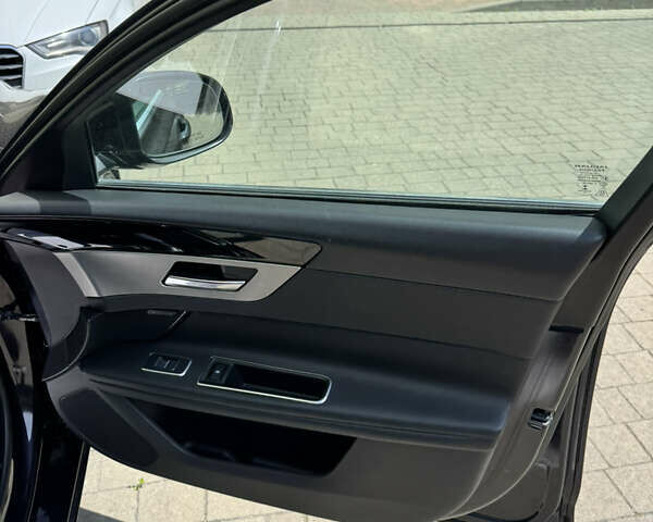 Черный Ягуар ХФ, объемом двигателя 3 л и пробегом 170 тыс. км за 14500 $, фото 14 на Automoto.ua