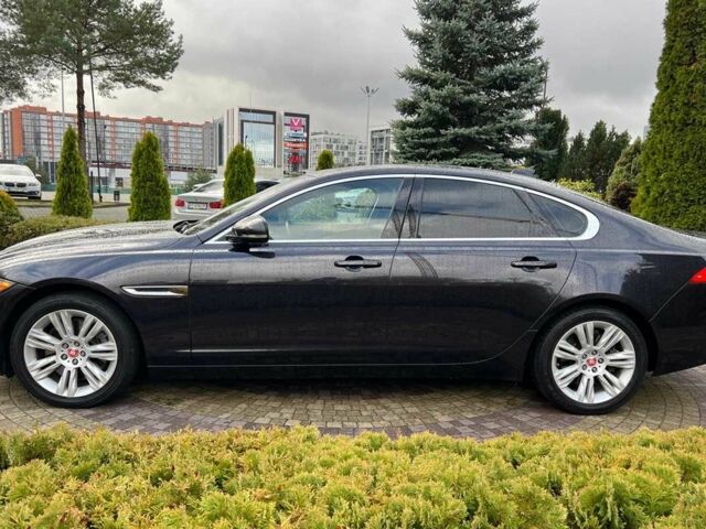 Черный Ягуар ХФ, объемом двигателя 3 л и пробегом 177 тыс. км за 16750 $, фото 3 на Automoto.ua