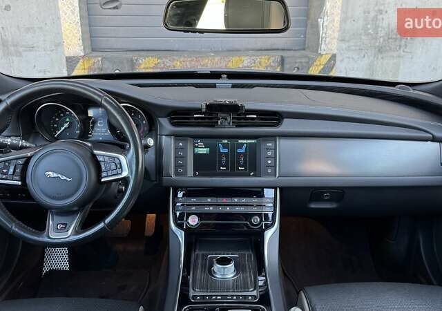 Черный Ягуар ХФ, объемом двигателя 3 л и пробегом 107 тыс. км за 16200 $, фото 39 на Automoto.ua