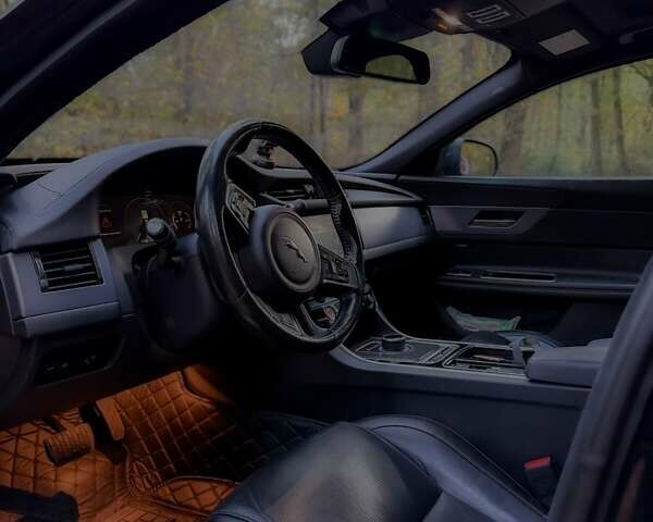 Чорний Ягуар ХФ, об'ємом двигуна 2 л та пробігом 110 тис. км за 20000 $, фото 2 на Automoto.ua