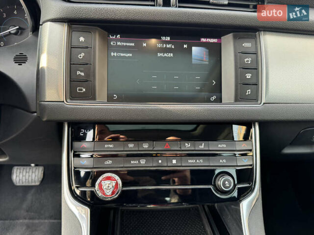 Черный Ягуар ХФ, объемом двигателя 3 л и пробегом 181 тыс. км за 17500 $, фото 38 на Automoto.ua