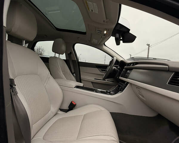 Черный Ягуар ХФ, объемом двигателя 3 л и пробегом 148 тыс. км за 18700 $, фото 8 на Automoto.ua