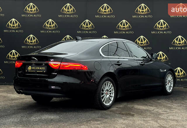 Черный Ягуар ХФ, объемом двигателя 2 л и пробегом 113 тыс. км за 17600 $, фото 5 на Automoto.ua