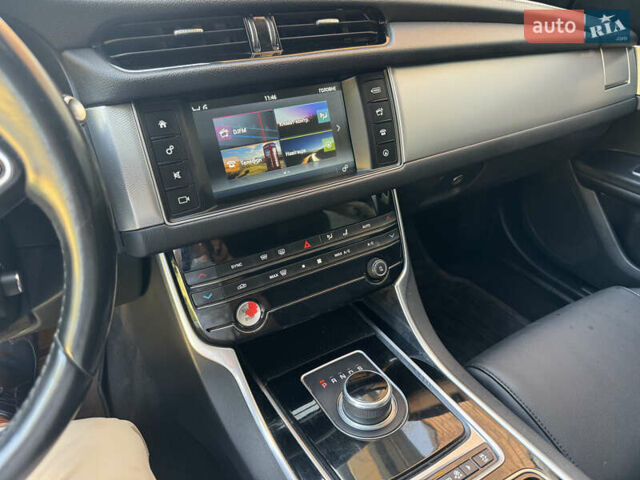 Черный Ягуар ХФ, объемом двигателя 2 л и пробегом 65 тыс. км за 17200 $, фото 15 на Automoto.ua