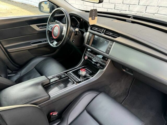 Чорний Ягуар ХФ, об'ємом двигуна 3 л та пробігом 181 тис. км за 17500 $, фото 8 на Automoto.ua