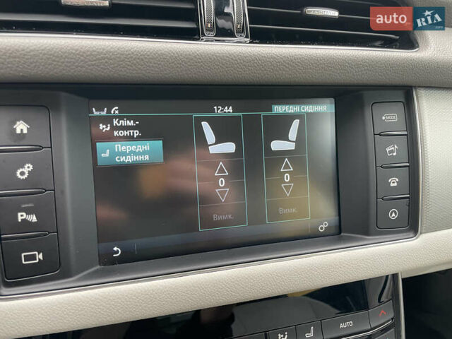 Чорний Ягуар ХФ, об'ємом двигуна 3 л та пробігом 71 тис. км за 17000 $, фото 11 на Automoto.ua