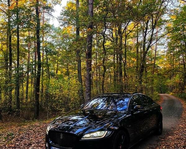 Чорний Ягуар ХФ, об'ємом двигуна 2 л та пробігом 110 тис. км за 20000 $, фото 4 на Automoto.ua