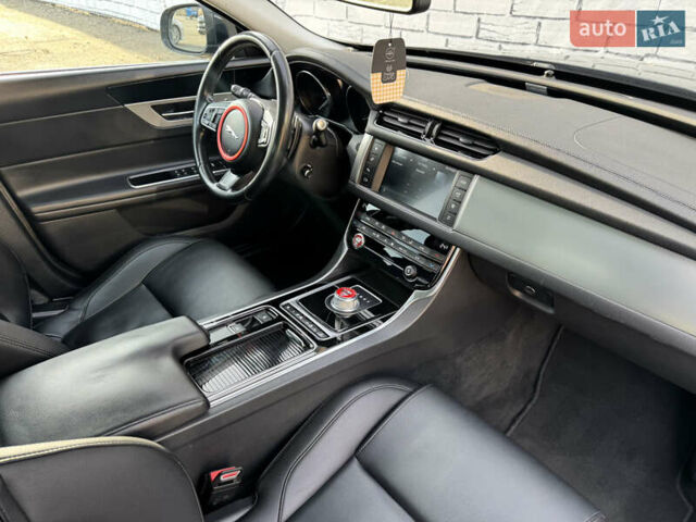 Черный Ягуар ХФ, объемом двигателя 3 л и пробегом 181 тыс. км за 17500 $, фото 31 на Automoto.ua