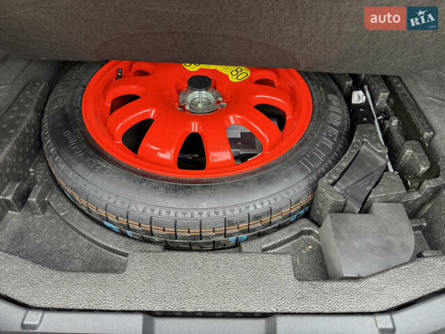 Черный Ягуар ХФ, объемом двигателя 3 л и пробегом 181 тыс. км за 17500 $, фото 23 на Automoto.ua