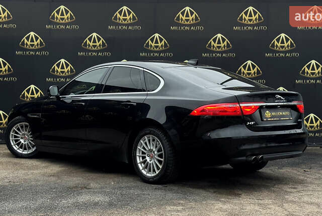 Черный Ягуар ХФ, объемом двигателя 2 л и пробегом 113 тыс. км за 17600 $, фото 3 на Automoto.ua