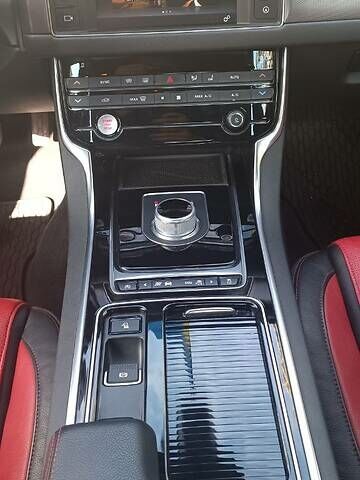 Черный Ягуар ХФ, объемом двигателя 3 л и пробегом 121 тыс. км за 22900 $, фото 16 на Automoto.ua