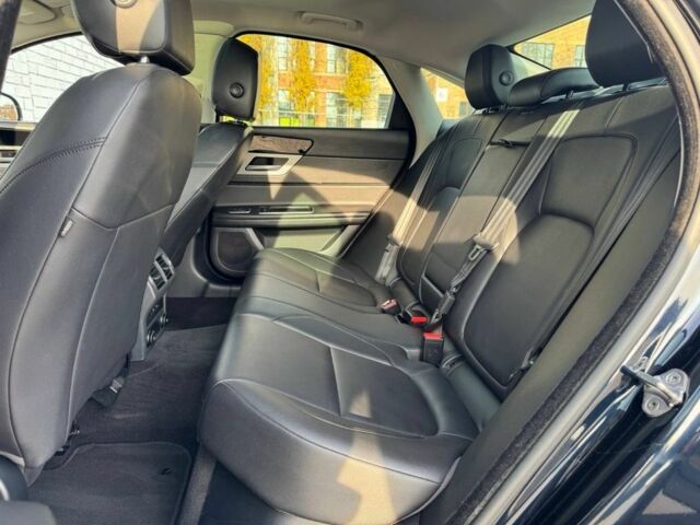 Чорний Ягуар ХФ, об'ємом двигуна 3 л та пробігом 181 тис. км за 17500 $, фото 12 на Automoto.ua