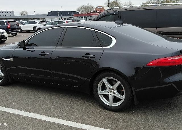 Черный Ягуар ХФ, объемом двигателя 2 л и пробегом 141 тыс. км за 17324 $, фото 3 на Automoto.ua