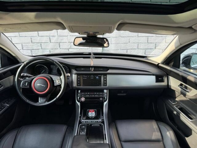 Чорний Ягуар ХФ, об'ємом двигуна 3 л та пробігом 181 тис. км за 17500 $, фото 11 на Automoto.ua