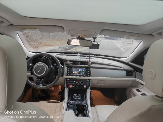 Черный Ягуар ХФ, объемом двигателя 2 л и пробегом 141 тыс. км за 17324 $, фото 6 на Automoto.ua